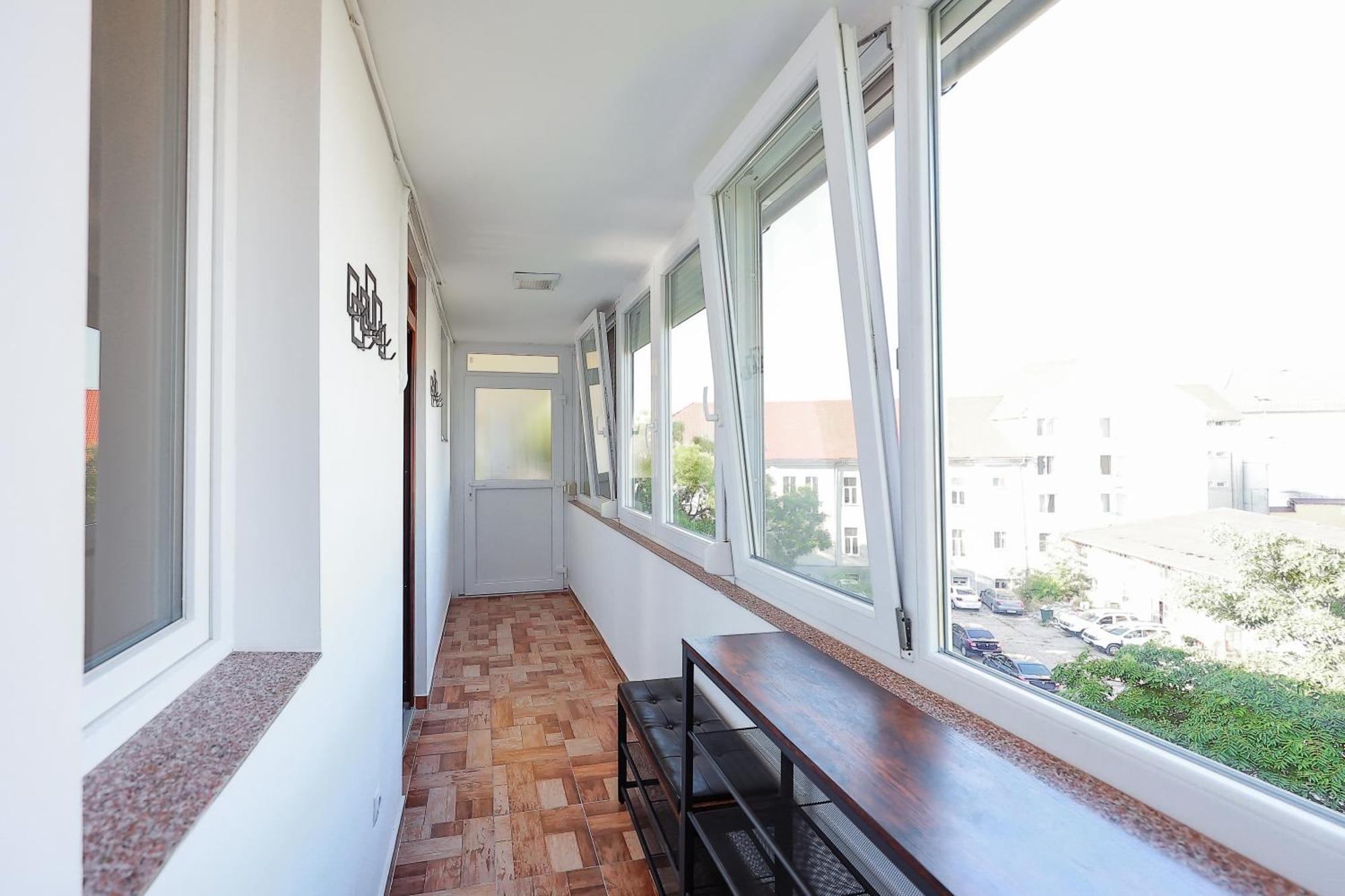 Oradea City Center Apartment Near Aquapark With Jacuzzi & Parking Luaran gambar