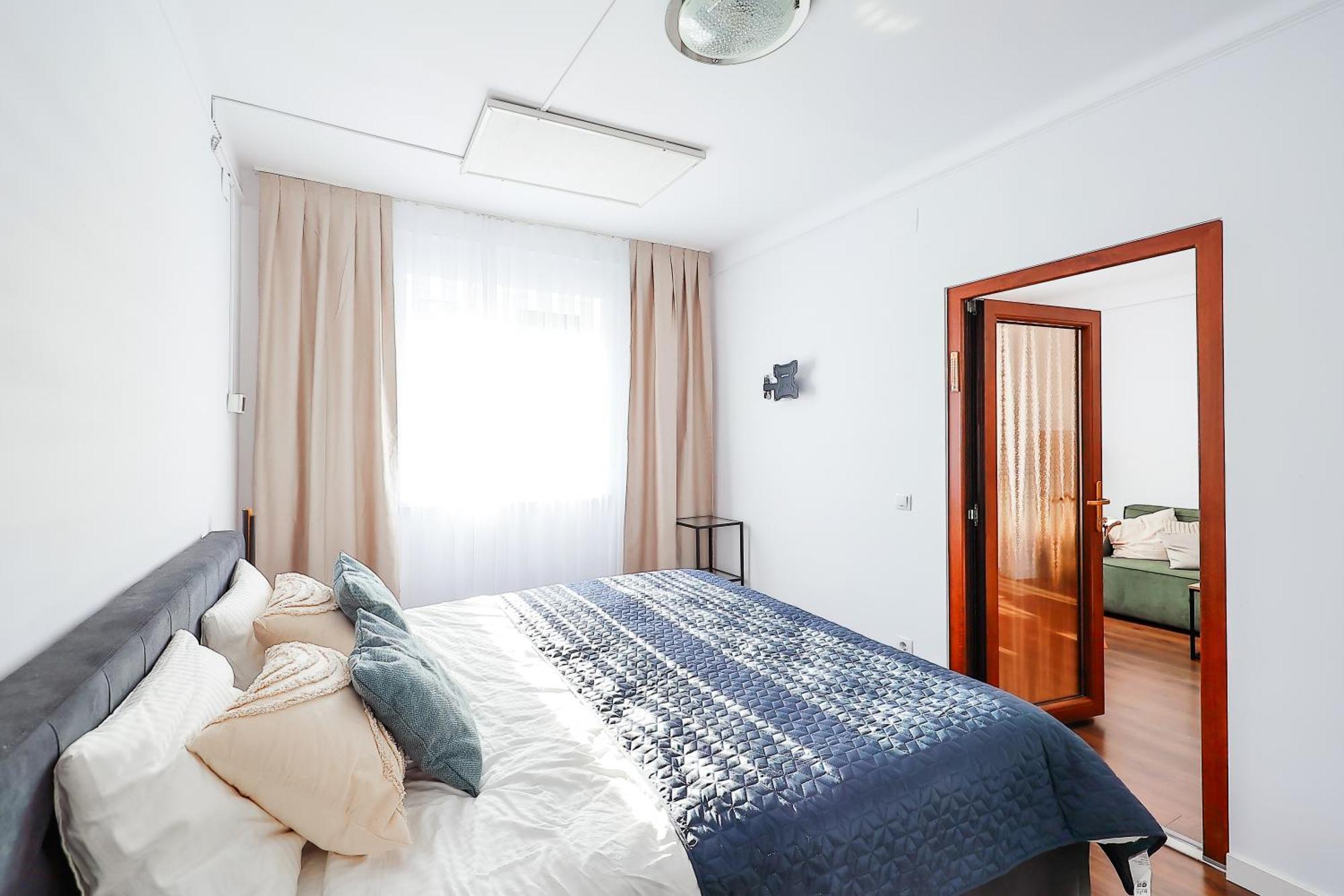 Oradea City Center Apartment Near Aquapark With Jacuzzi & Parking Luaran gambar