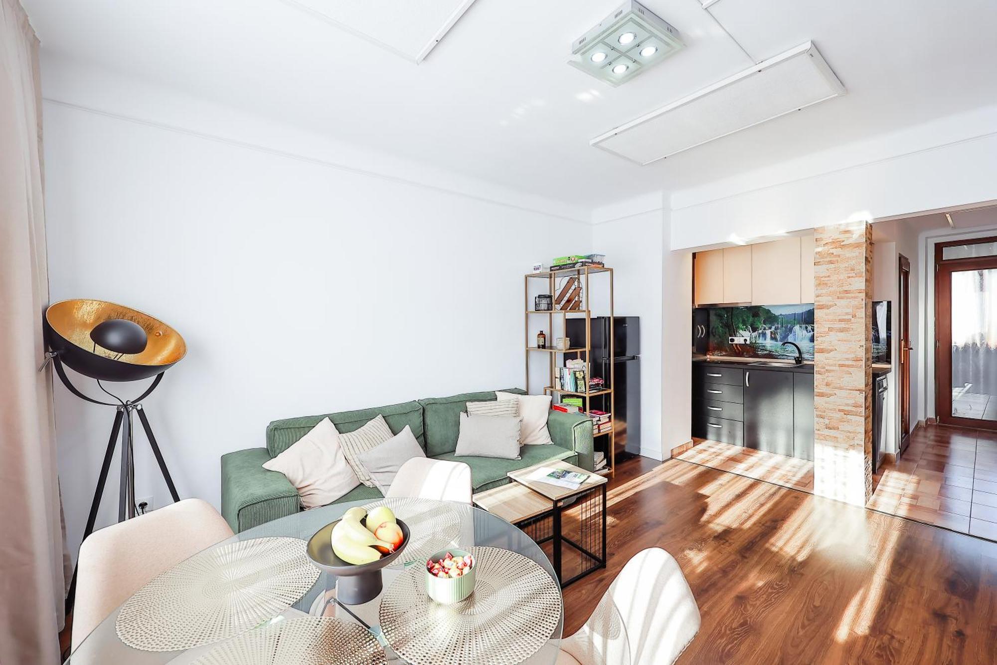 Oradea City Center Apartment Near Aquapark With Jacuzzi & Parking Luaran gambar