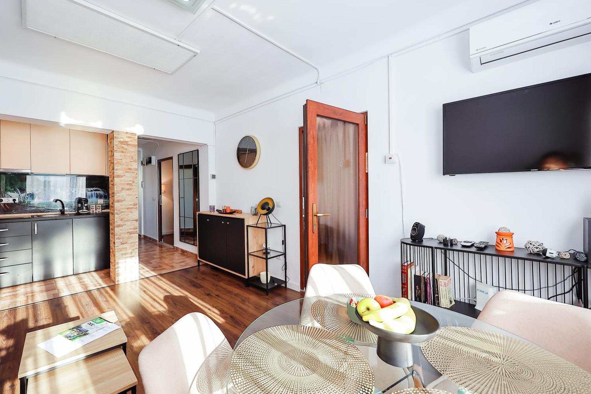 Oradea City Center Apartment Near Aquapark With Jacuzzi & Parking Luaran gambar