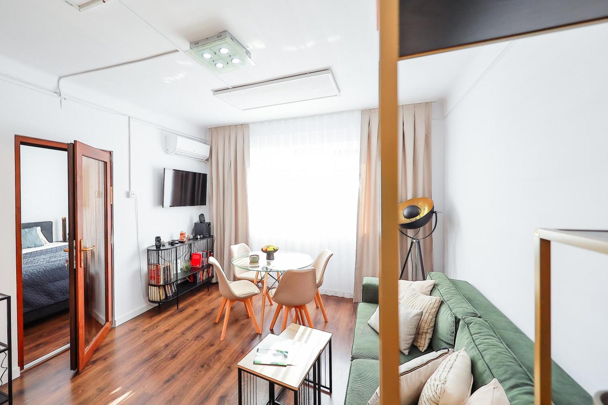 Oradea City Center Apartment Near Aquapark With Jacuzzi & Parking Luaran gambar