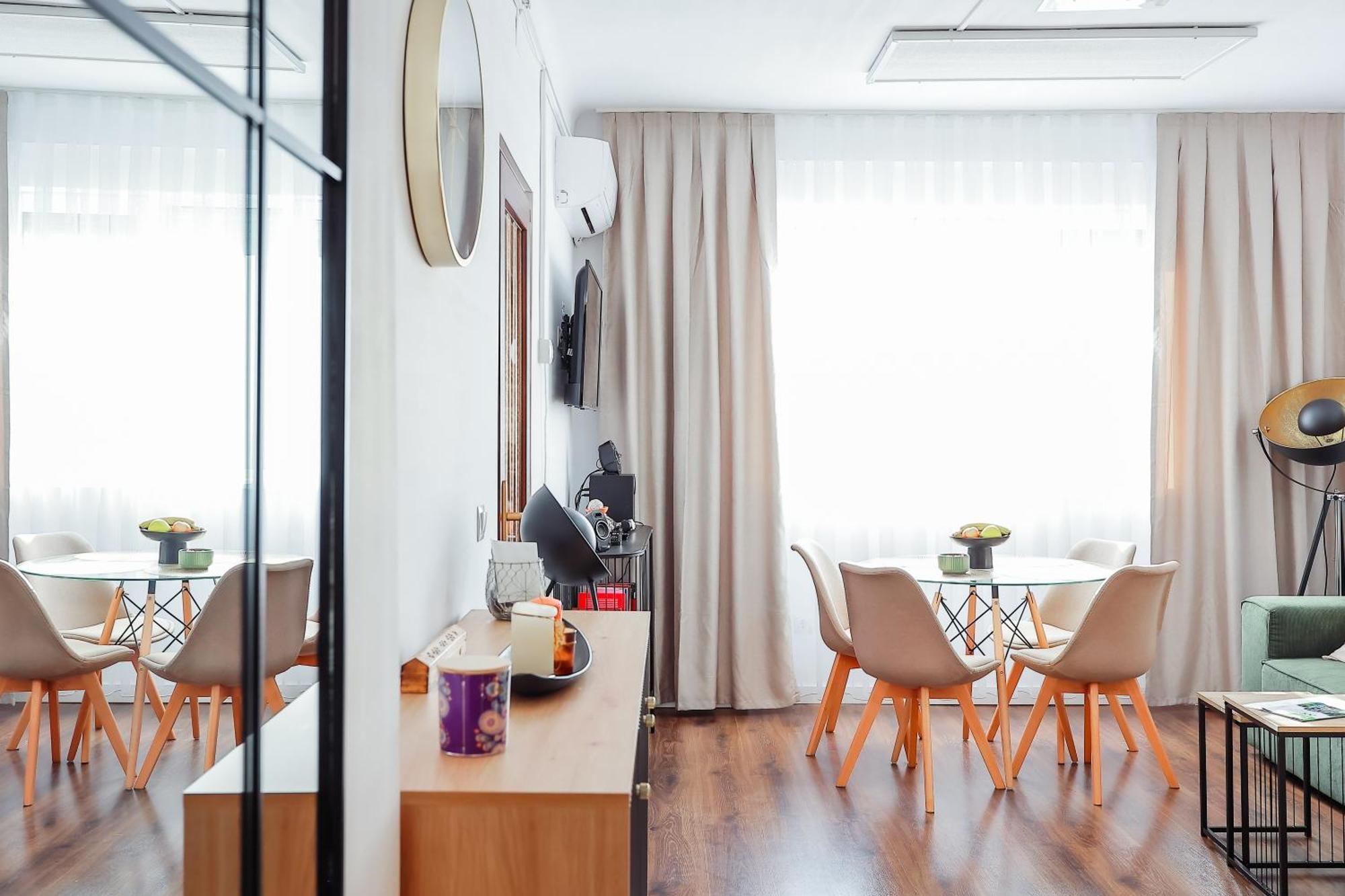 Oradea City Center Apartment Near Aquapark With Jacuzzi & Parking Luaran gambar