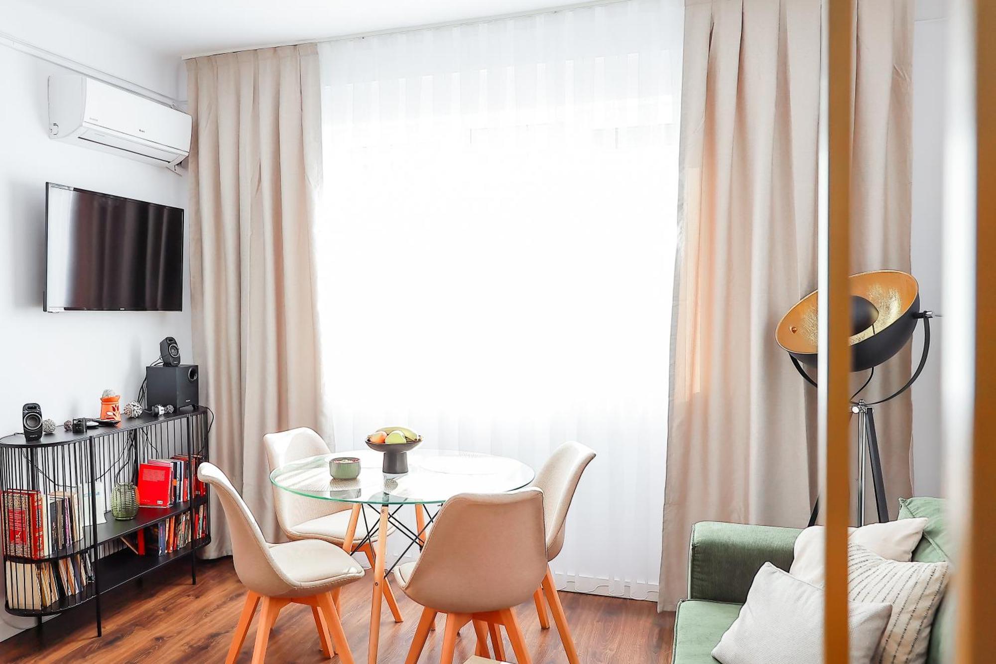 Oradea City Center Apartment Near Aquapark With Jacuzzi & Parking Luaran gambar